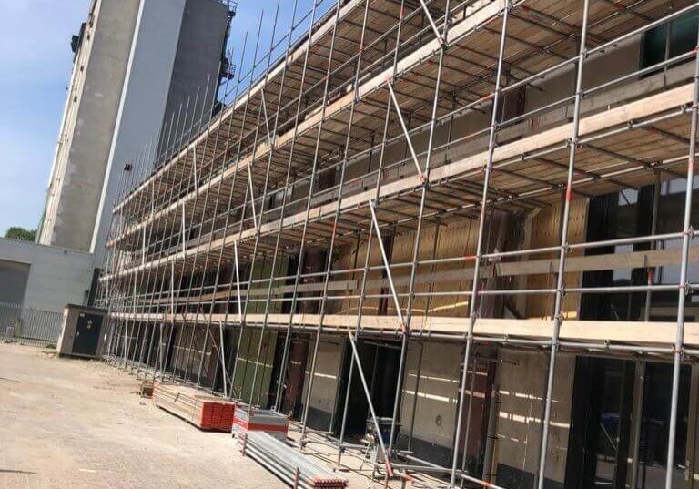 steiger-steigerbouw-vanderpanne-bouw-renovatie-fenixloods-rotterdam-gevelsteigers3